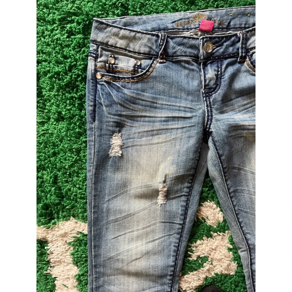 Almost Famous Junior Girls Distressed Blue Denim Jeans Rhinestone Pockets Size 5 - Picture 4 of 11